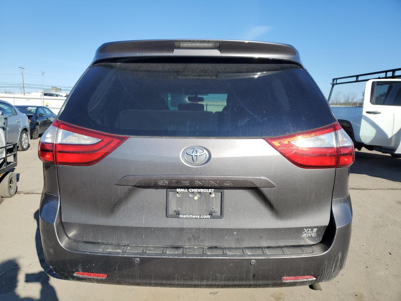 2017 Toyota Sienna - Image 6