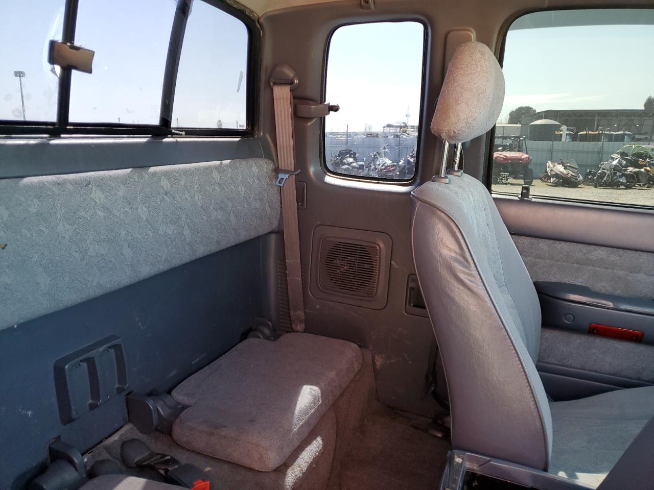 2000 Toyota Tacoma - Image 11