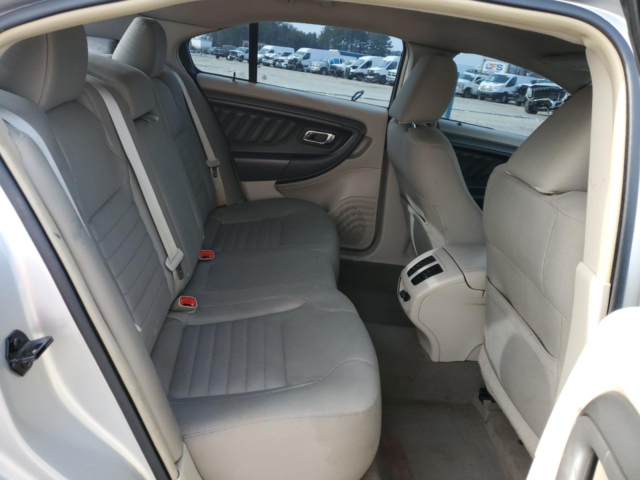2010 Ford Taurus - Image 10