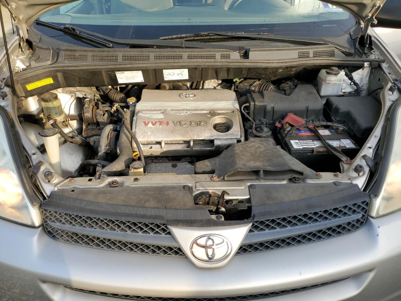 2004 Toyota Sienna - Image 12