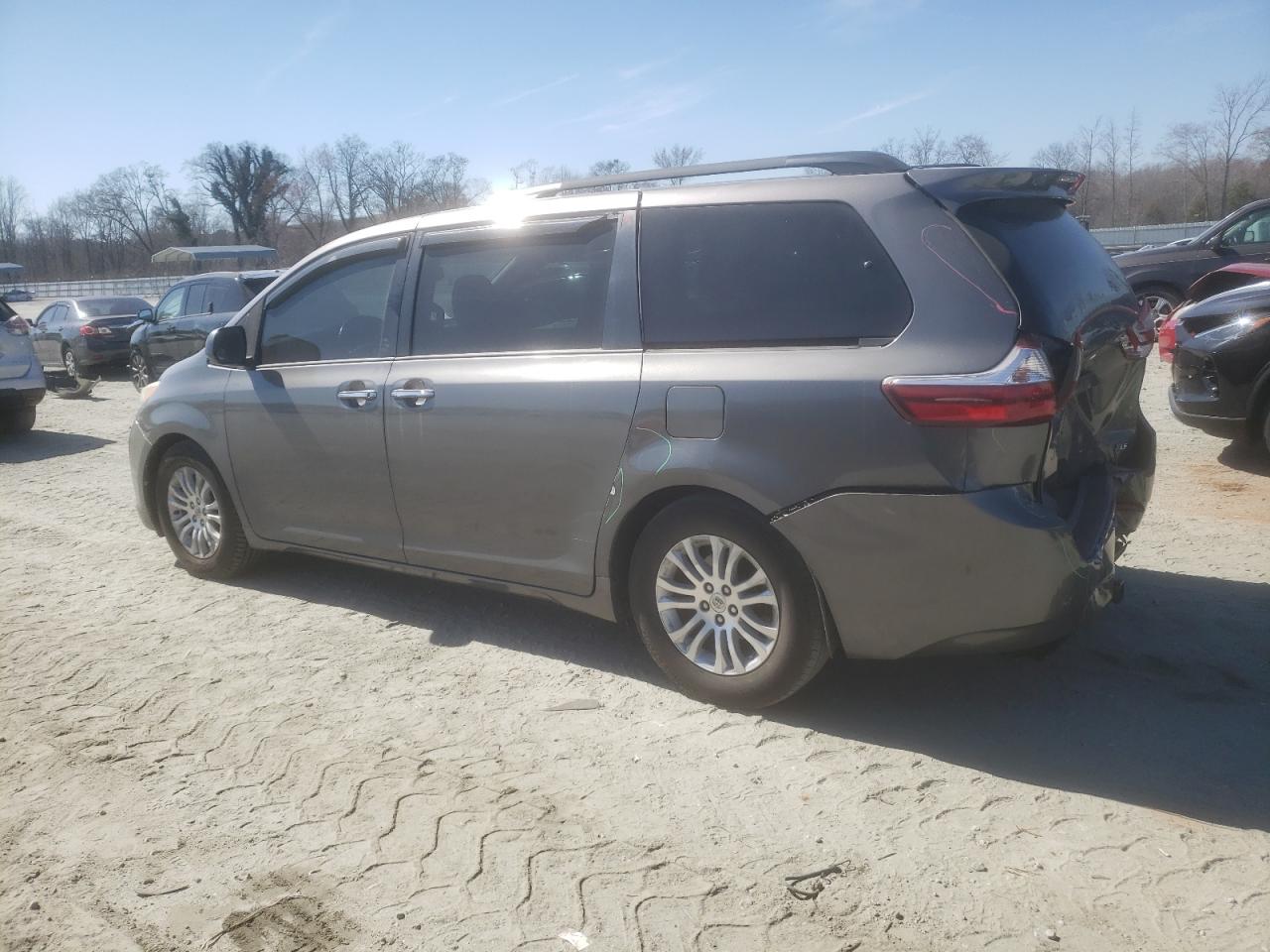 2016 Toyota Sienna - Image 2