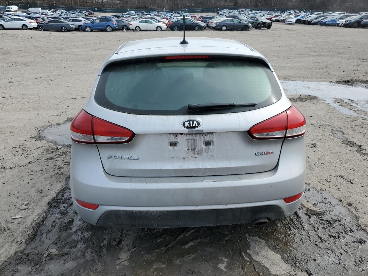 2016 Kia Forte - Image 6