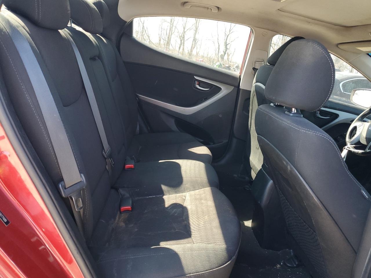 2016 Hyundai Elantra - Image 10
