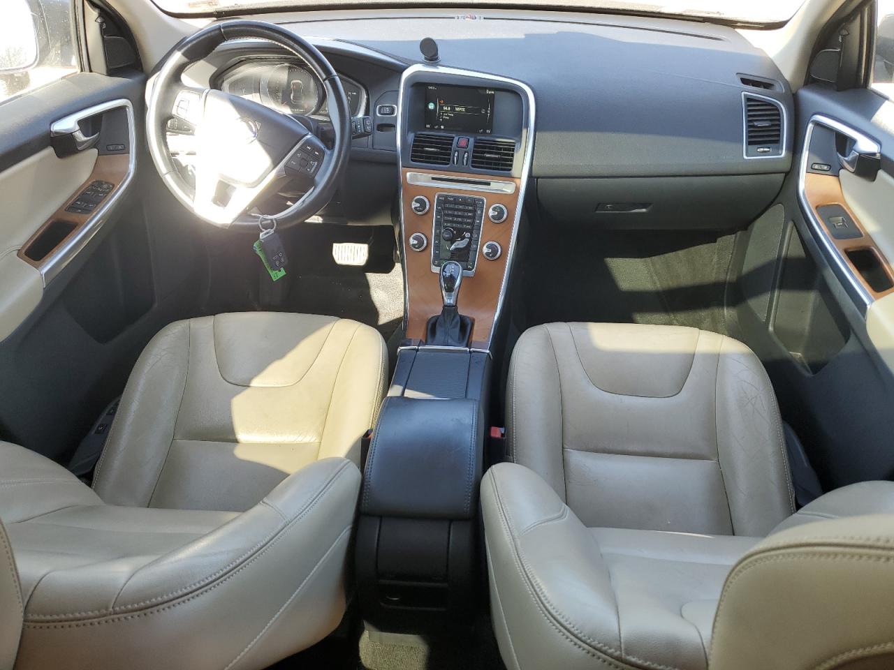 2017 Volvo XC60 - Image 8