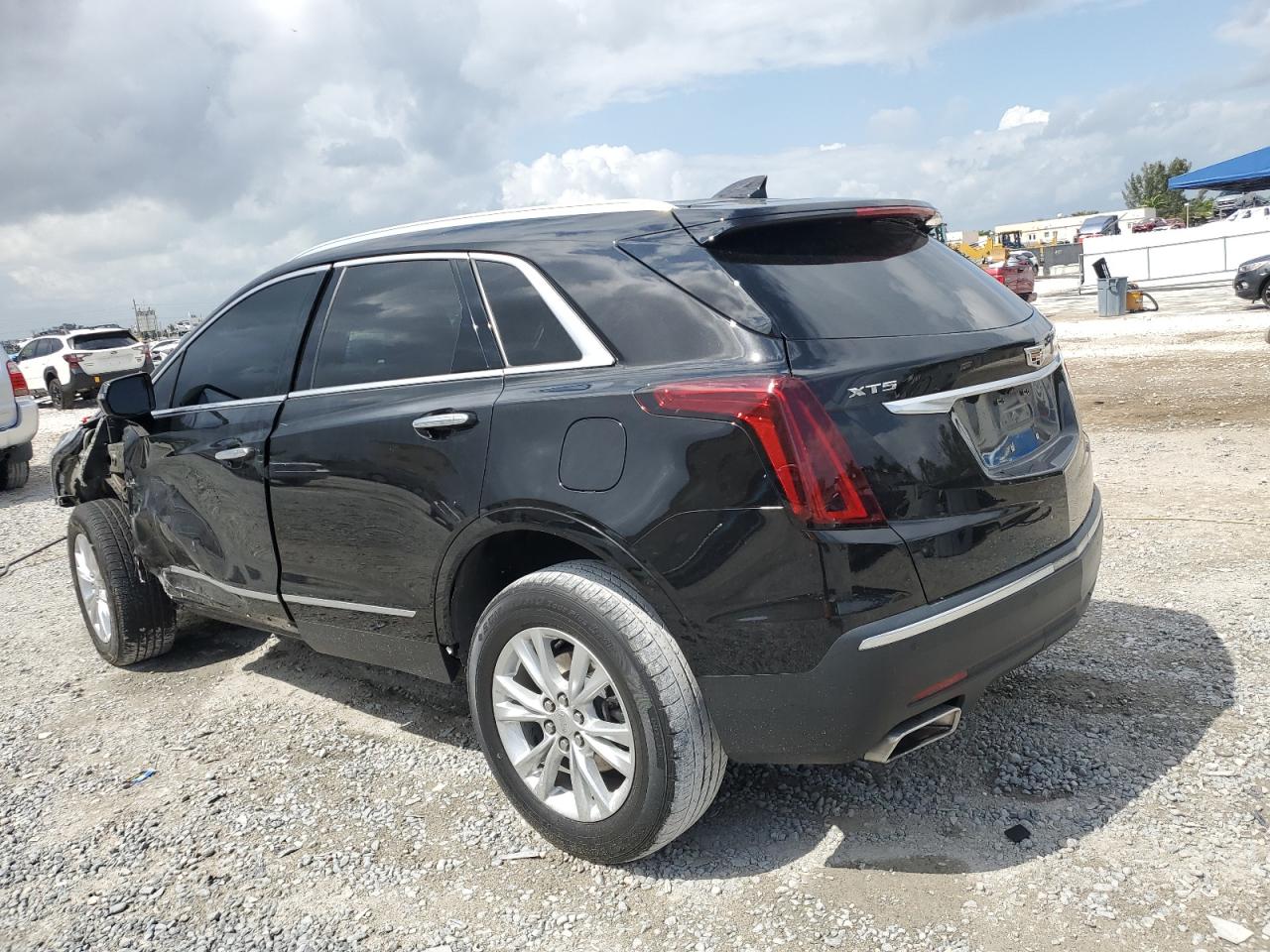 2021 Cadillac XT5 - Image 2