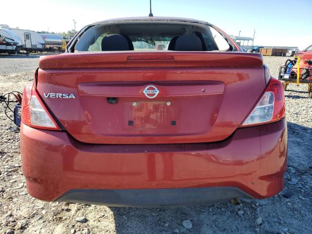  NISSAN VERSA 2018 Czerwony