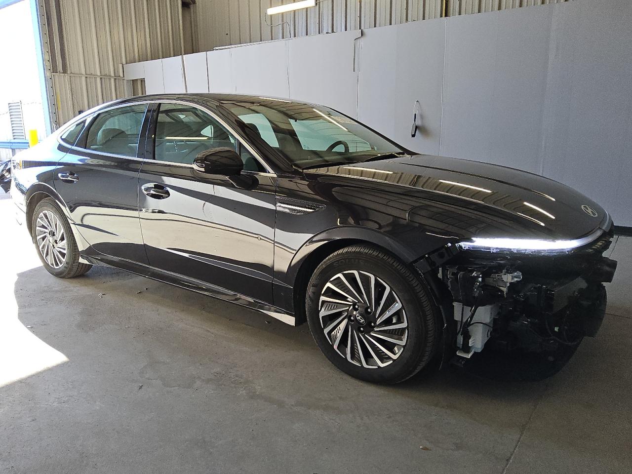 2025 Hyundai Sonata - Image 4