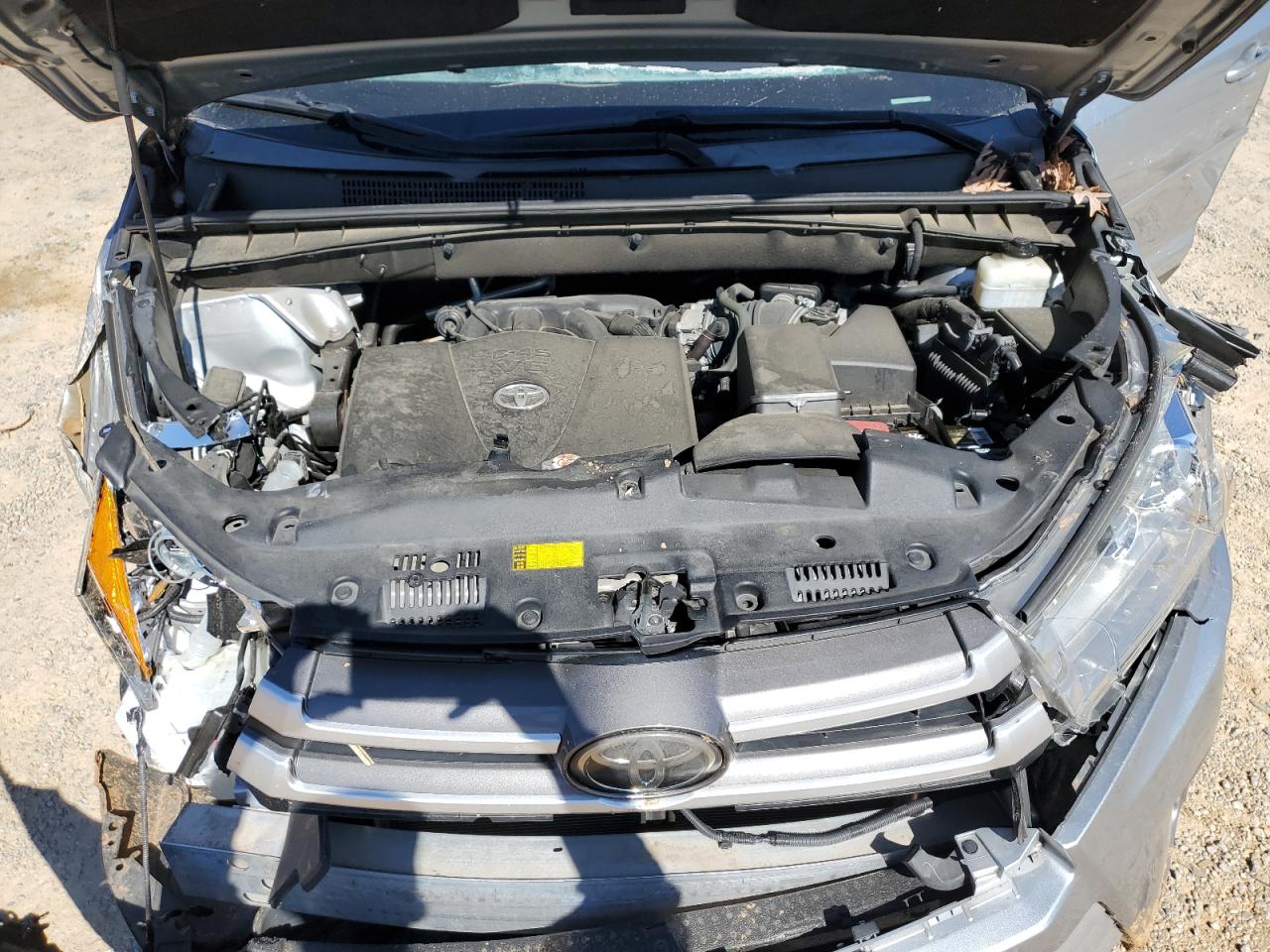 2019 Toyota Highlander - Image 12