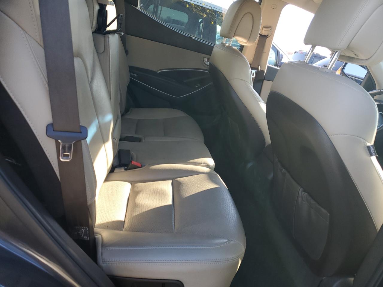 2018 Hyundai Santa Fe - Image 11