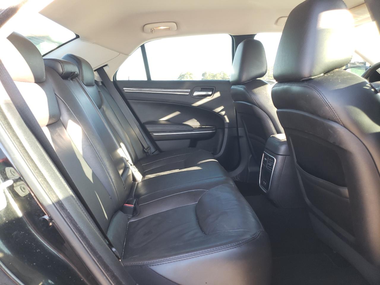 2019 Chrysler 300 - Image 10