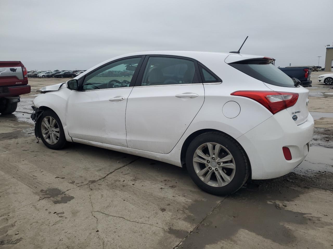 2015 Hyundai Elantra - Image 2
