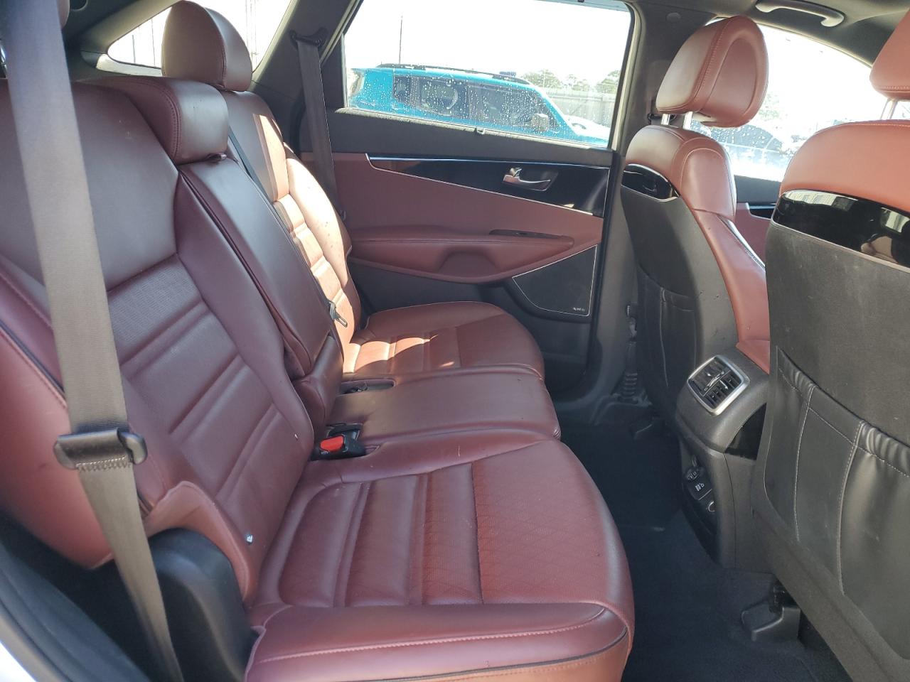 2016 Kia Sorento - Image 11