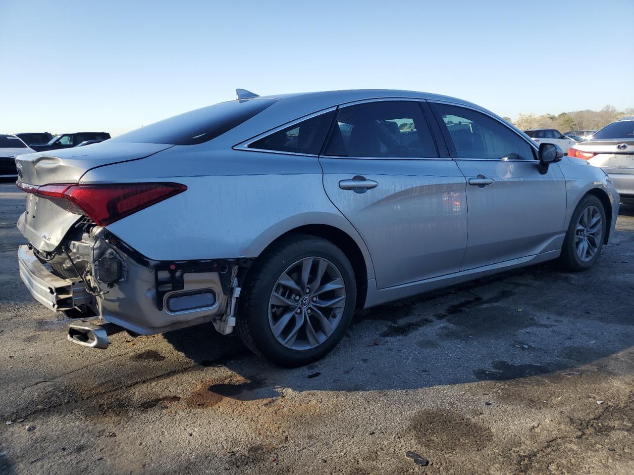 2019 Toyota Avalon - Image 3