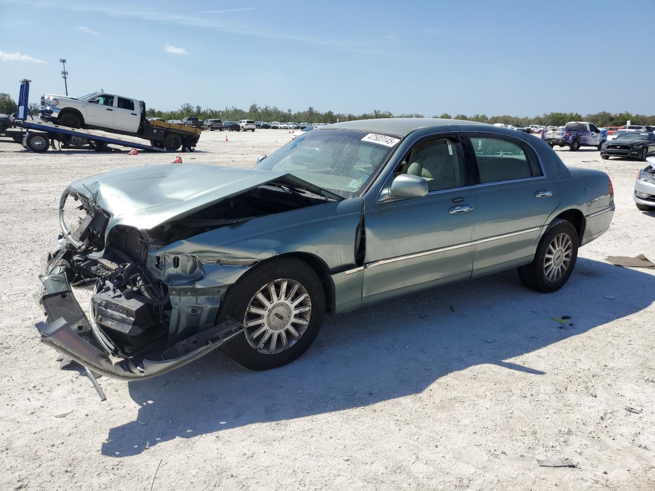 2005 Lincoln Town Car - Image 1