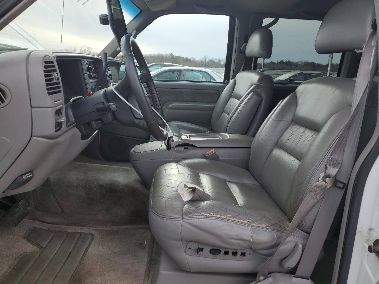 1999 GMC Suburban - Image 7