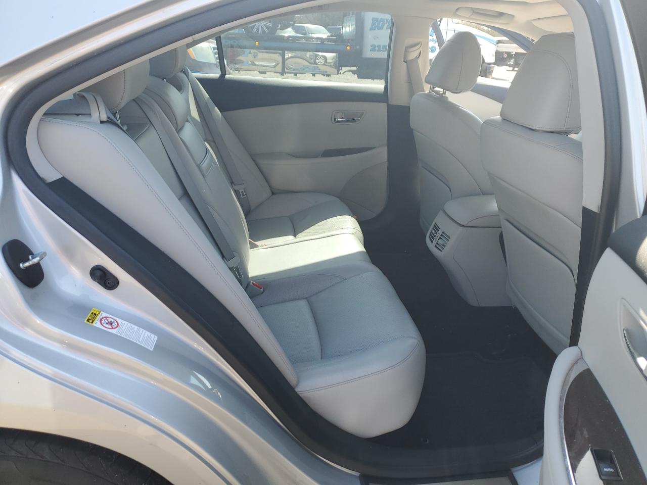2012 Lexus ES - Image 10