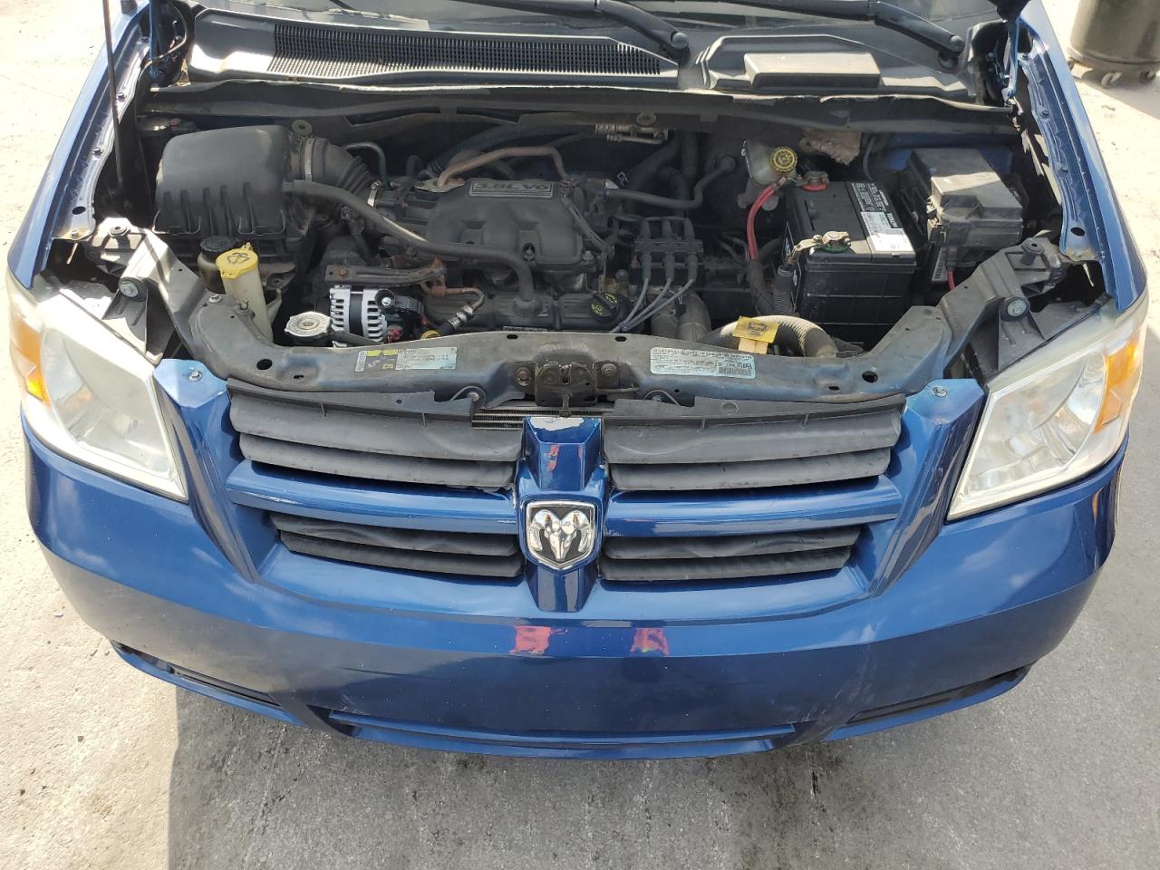 2010 Dodge Caravan - Image 12