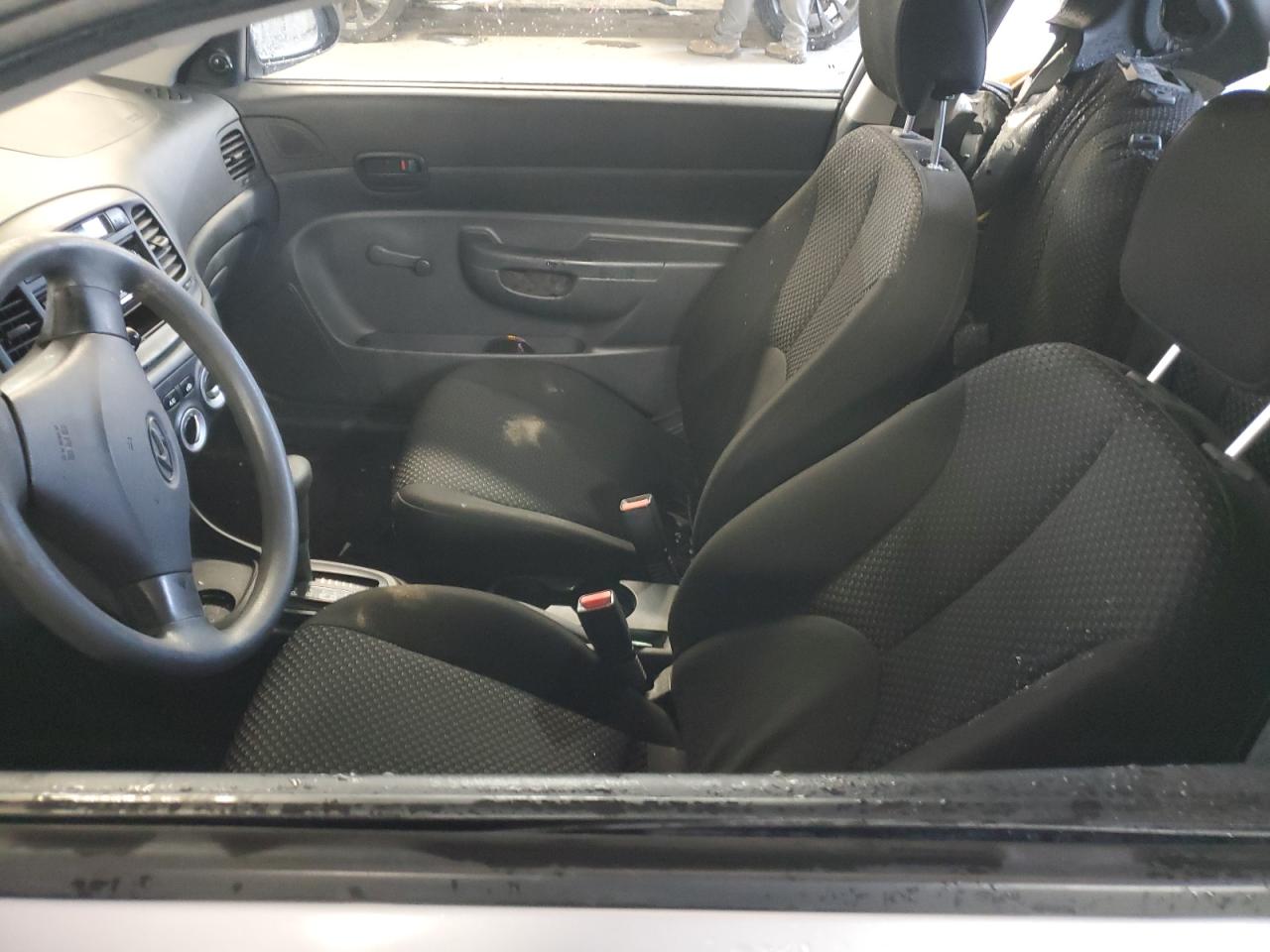 2008 Hyundai Accent - Image 10