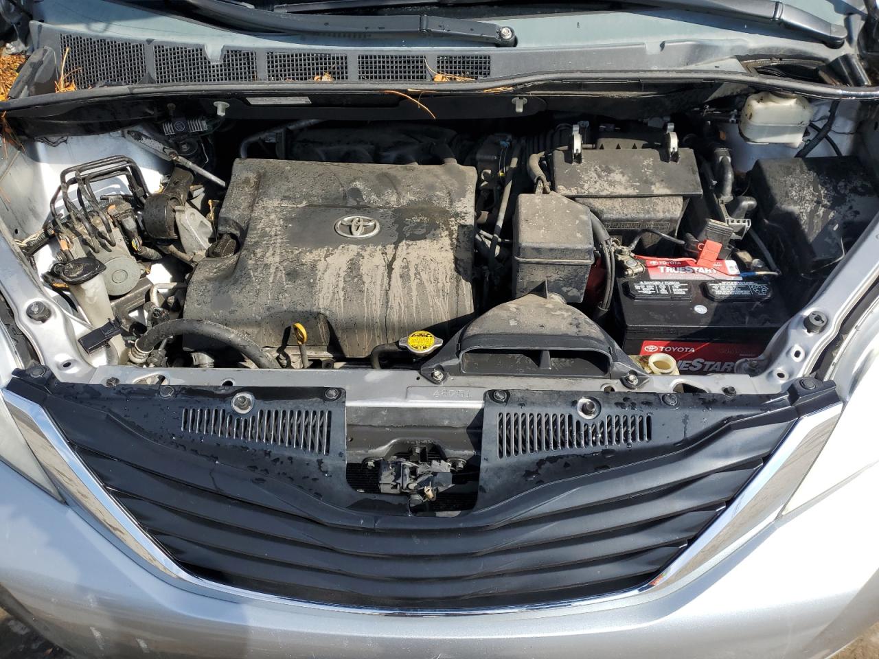 2011 Toyota Sienna - Image 12