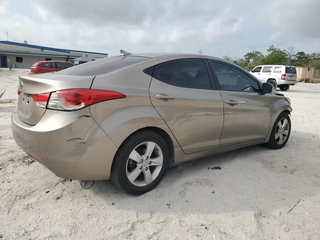 2013 Hyundai Elantra - Image 3