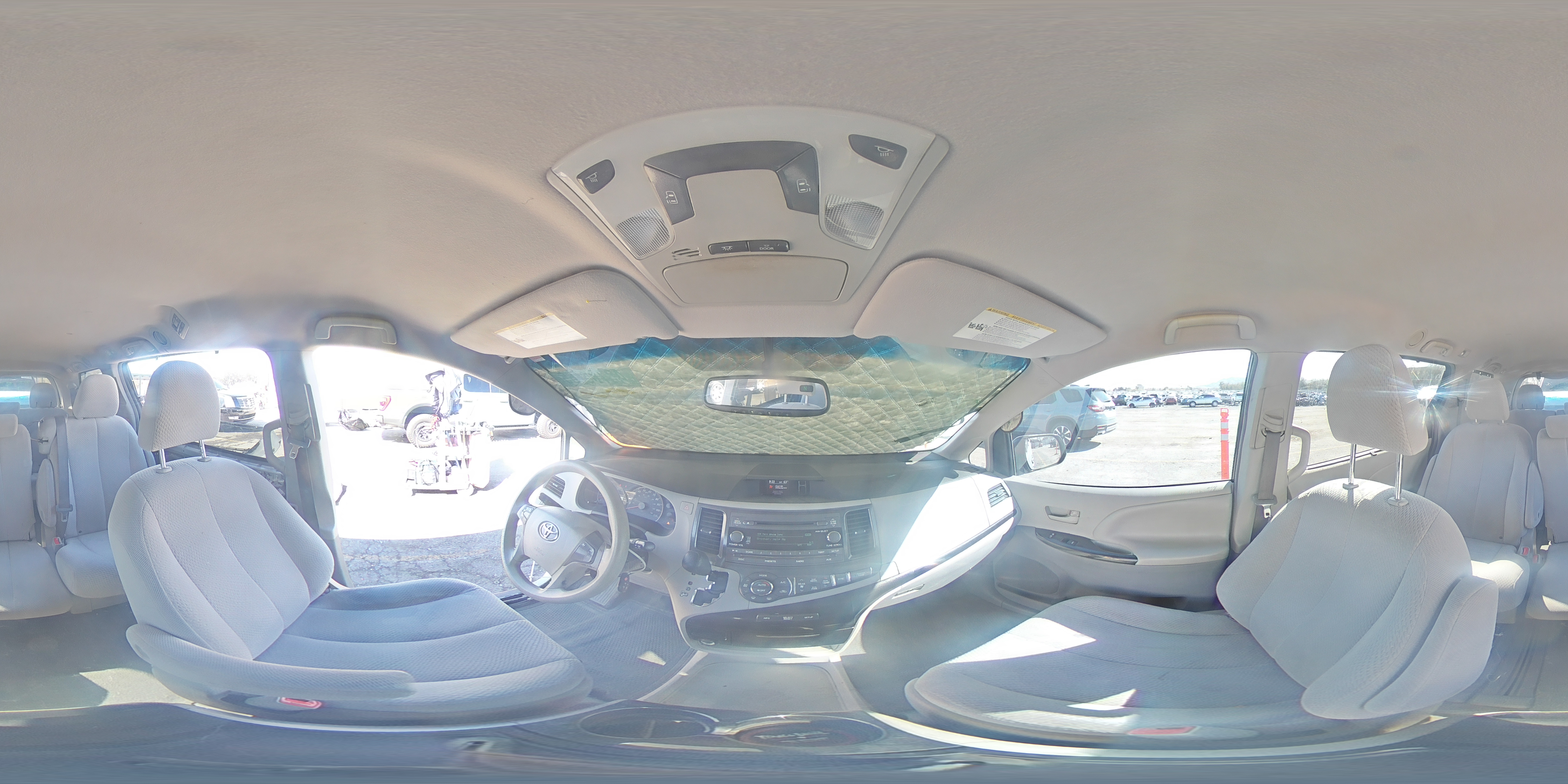 2013 Toyota Sienna - Image 16