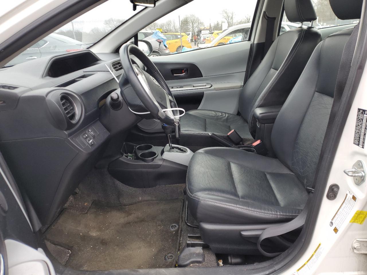 2013 Toyota Prius - Image 7