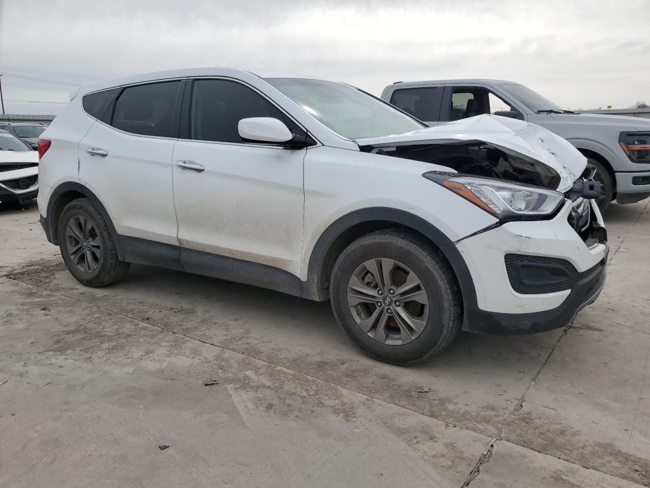 2016 Hyundai Santa Fe - Image 4