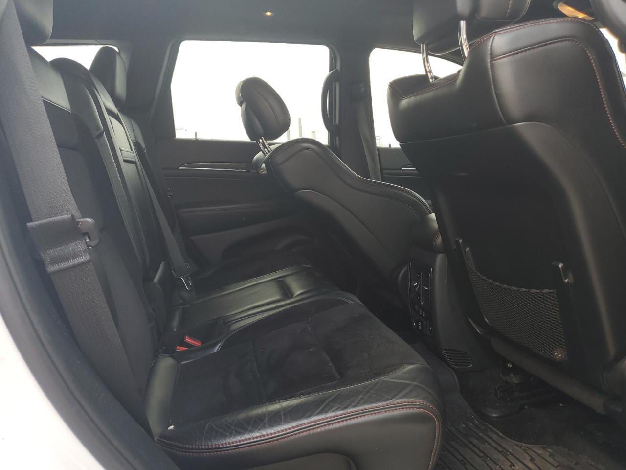 2017 Jeep Grand Cherokee - Image 11