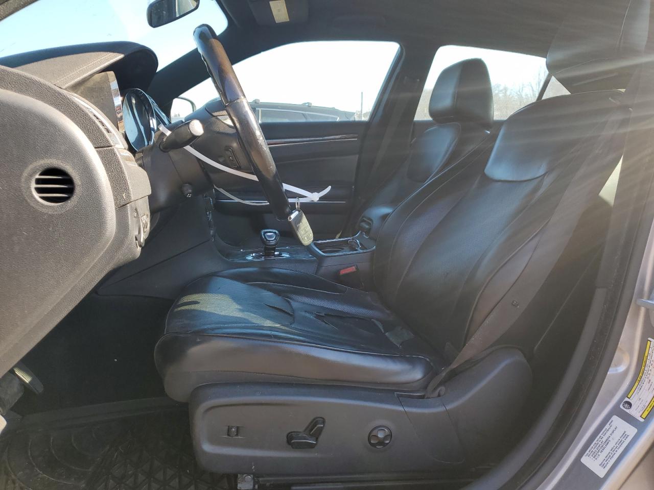 2014 Chrysler 300 - Image 7