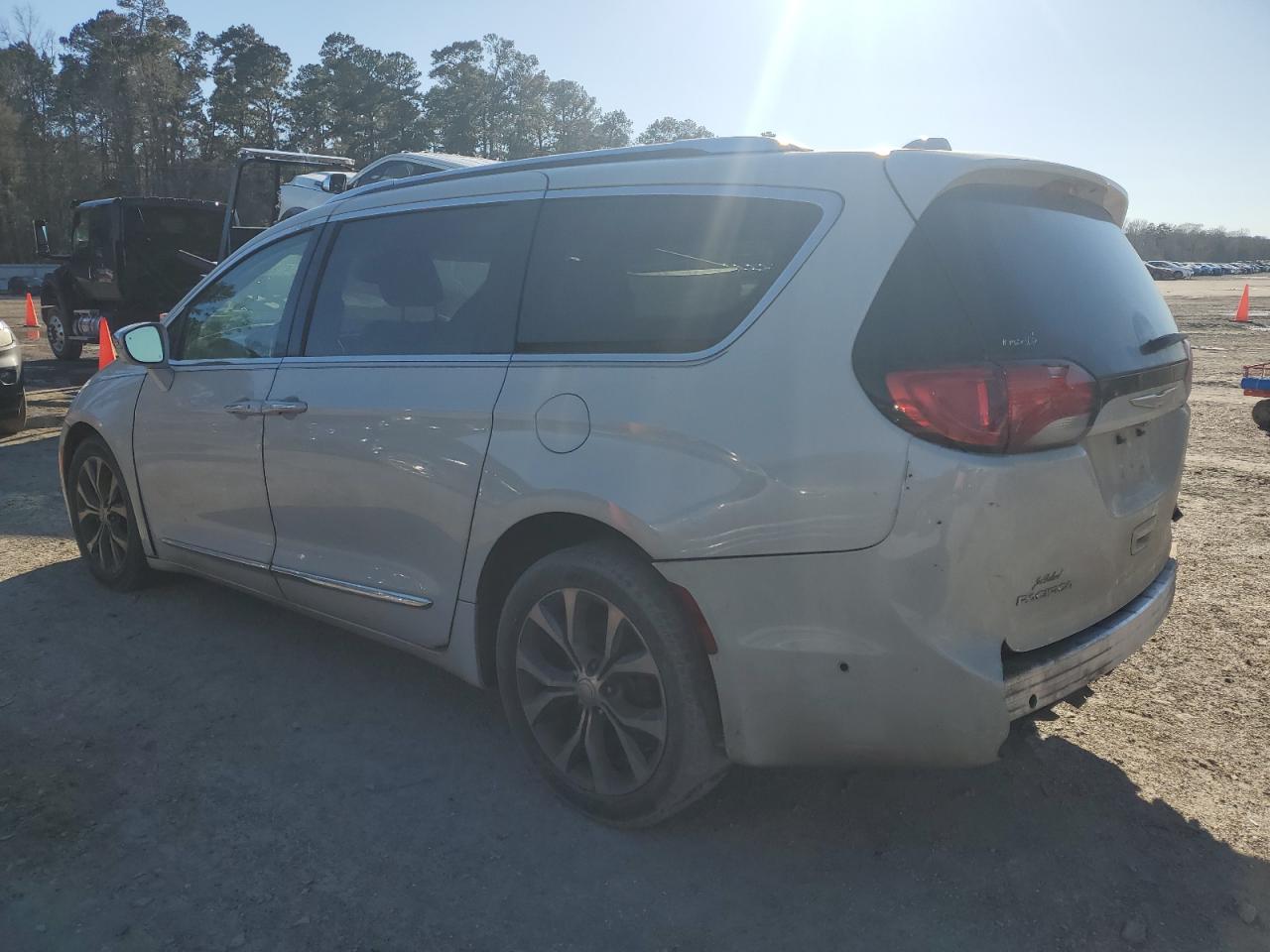 2017 Chrysler Pacifica - Image 2