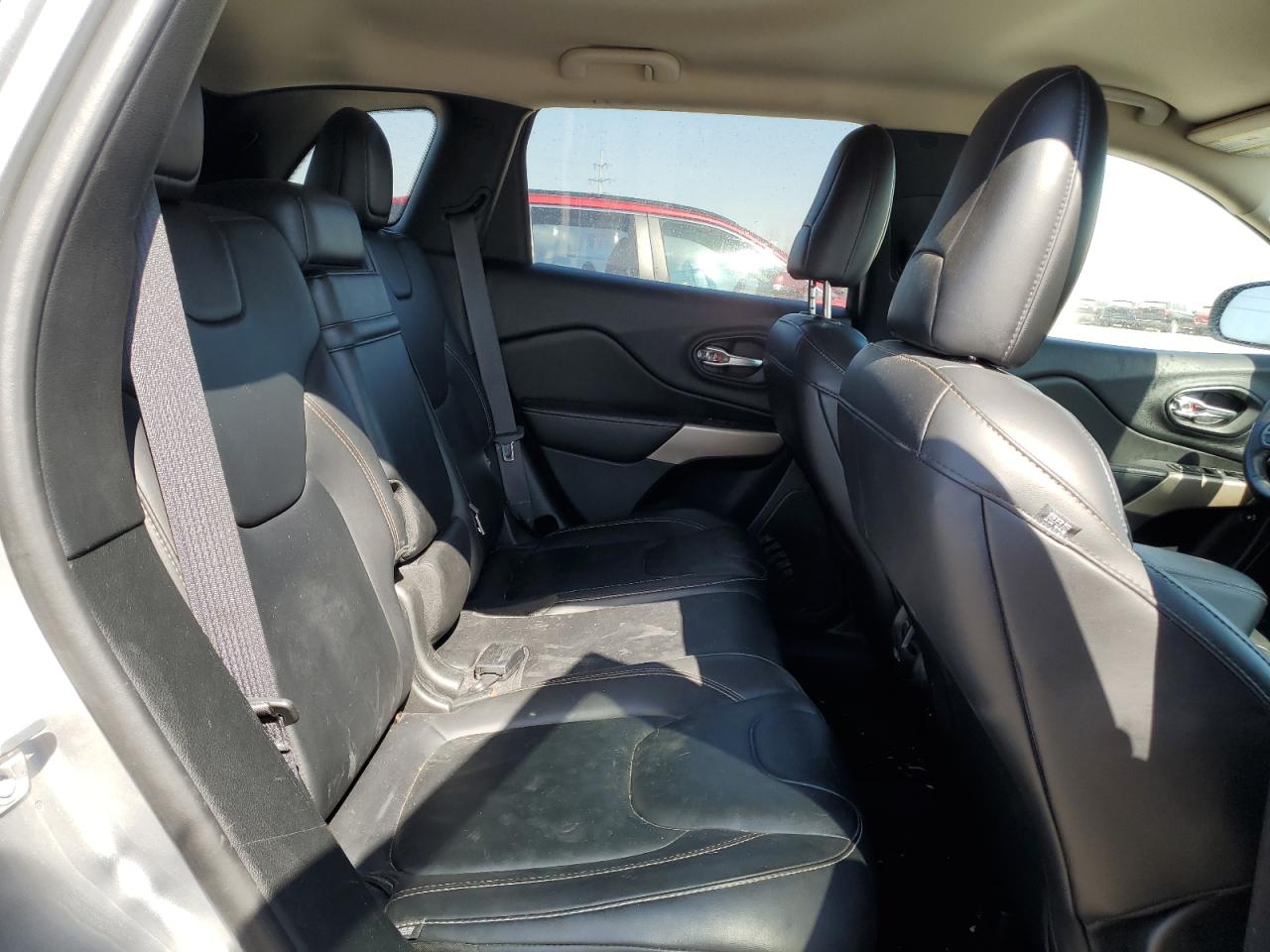 2017 Jeep Grand Cherokee - Image 11