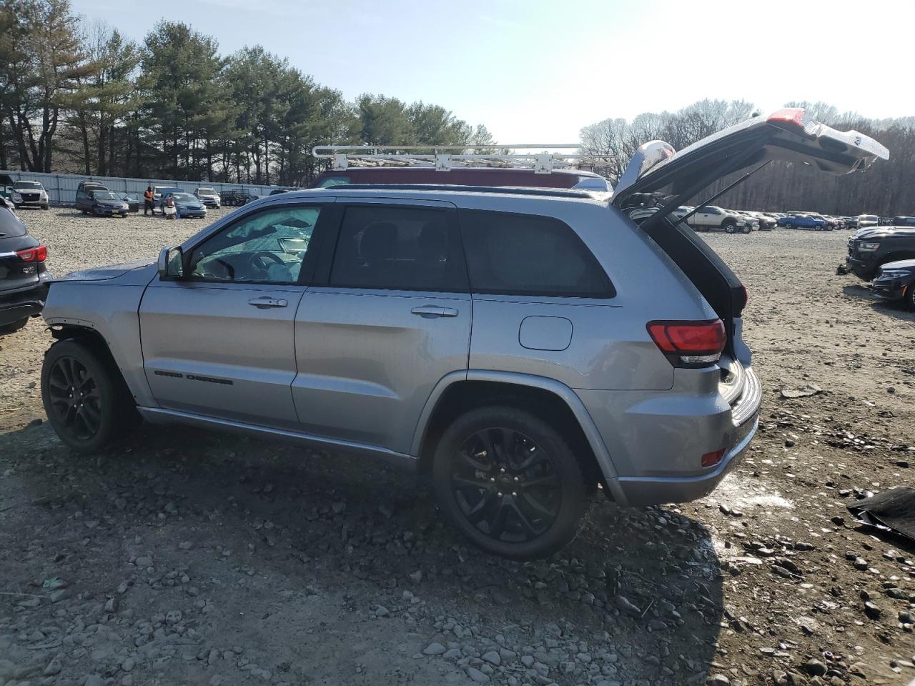 2020 Jeep Grand Cherokee - Image 2