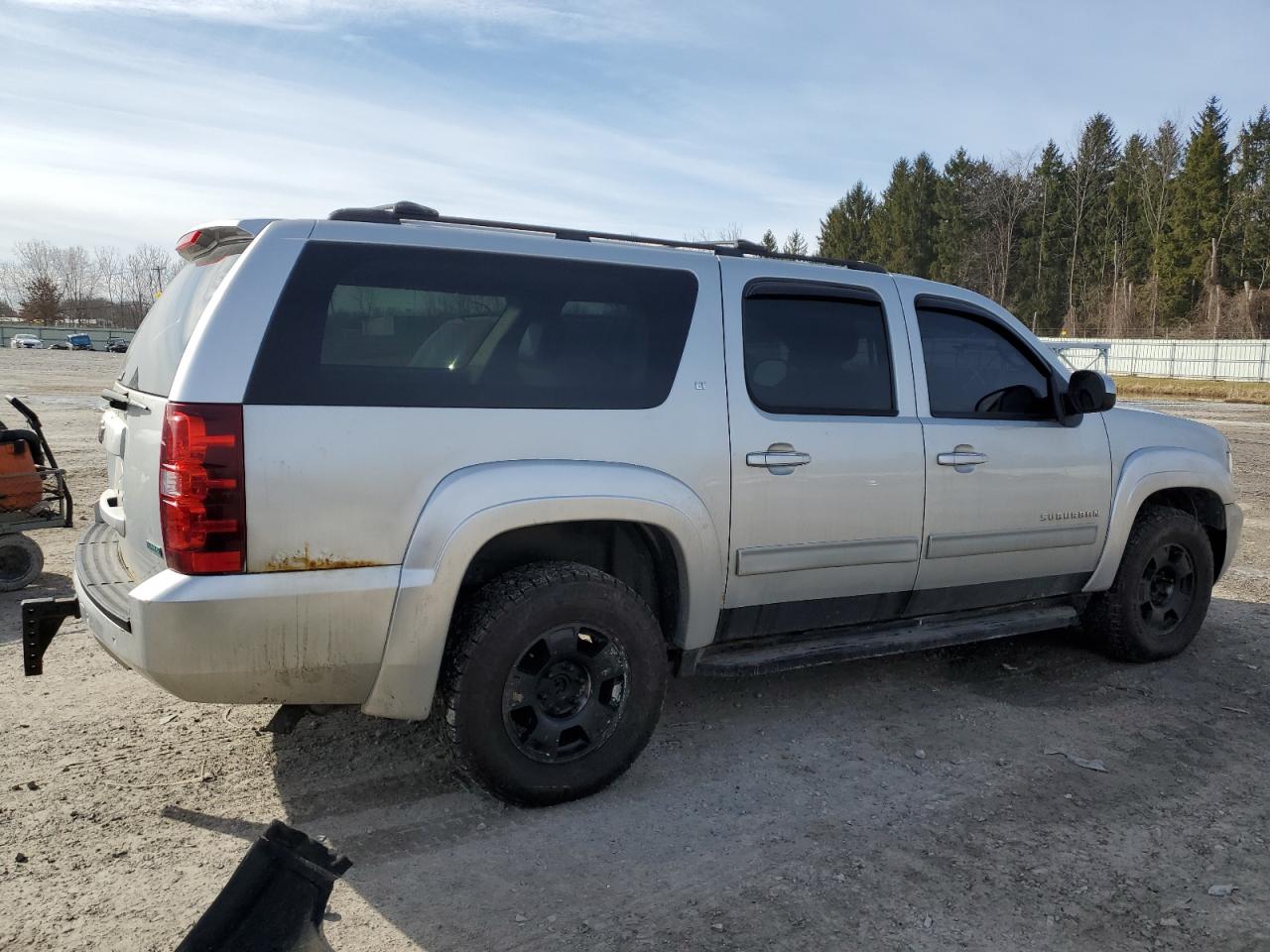 2012 Chevrolet Suburban - Image 3