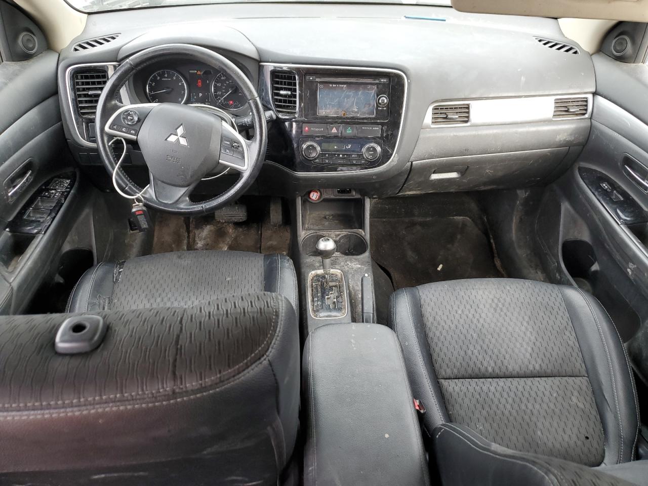 2015 Mitsubishi Outlander - Image 8