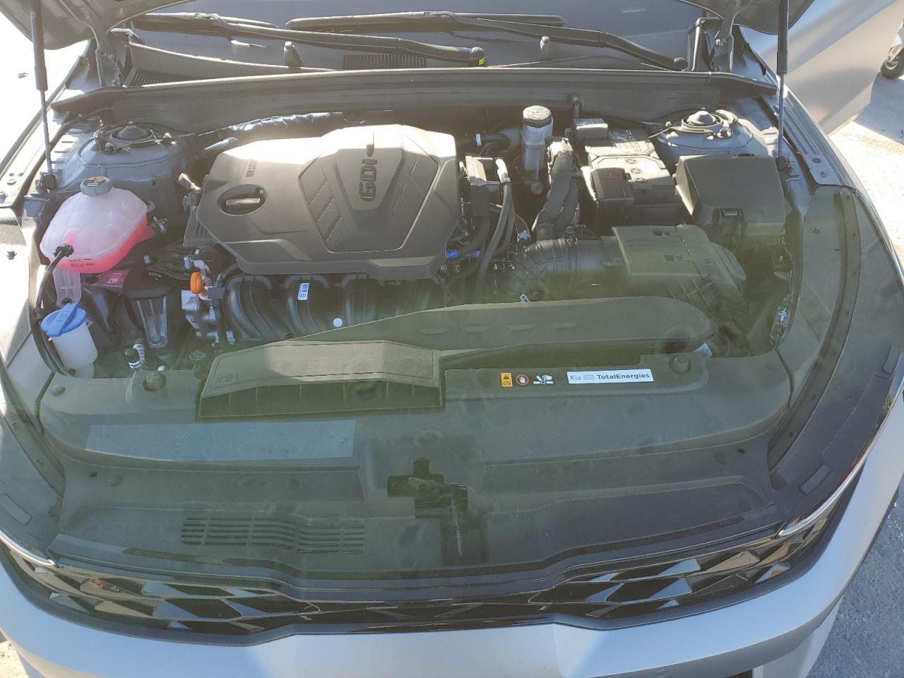 2025 Kia K5 - Image 13