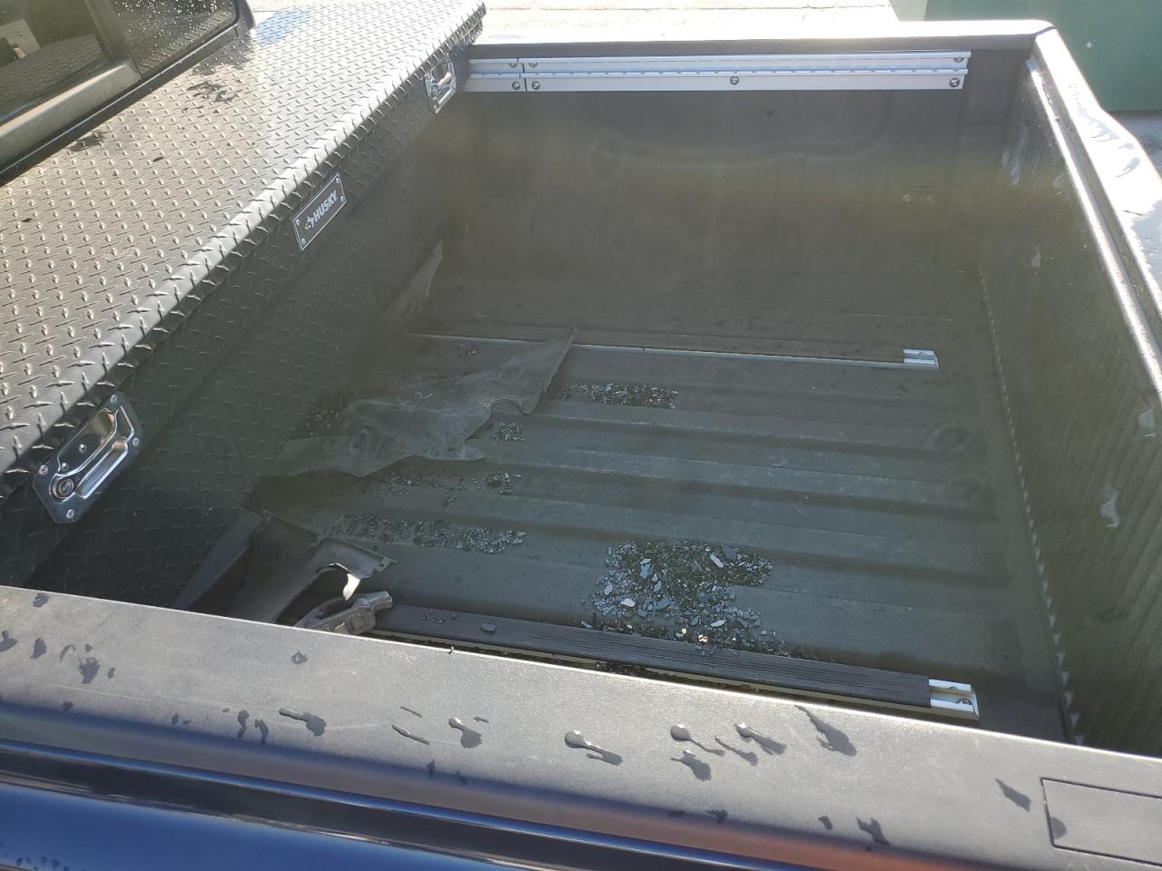 2011 Nissan Titan - Image 10