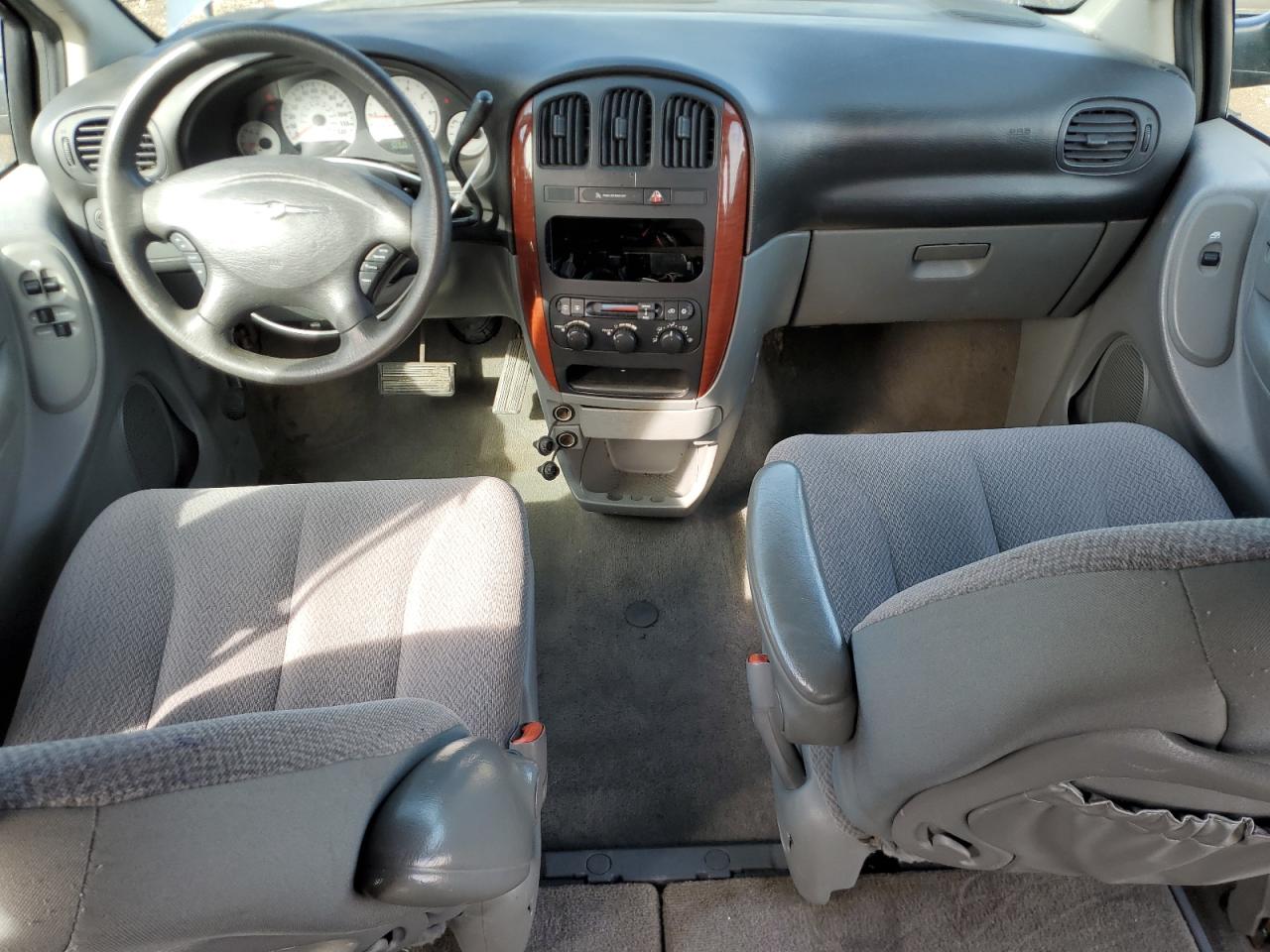 2007 Chrysler Town & Country - Image 8