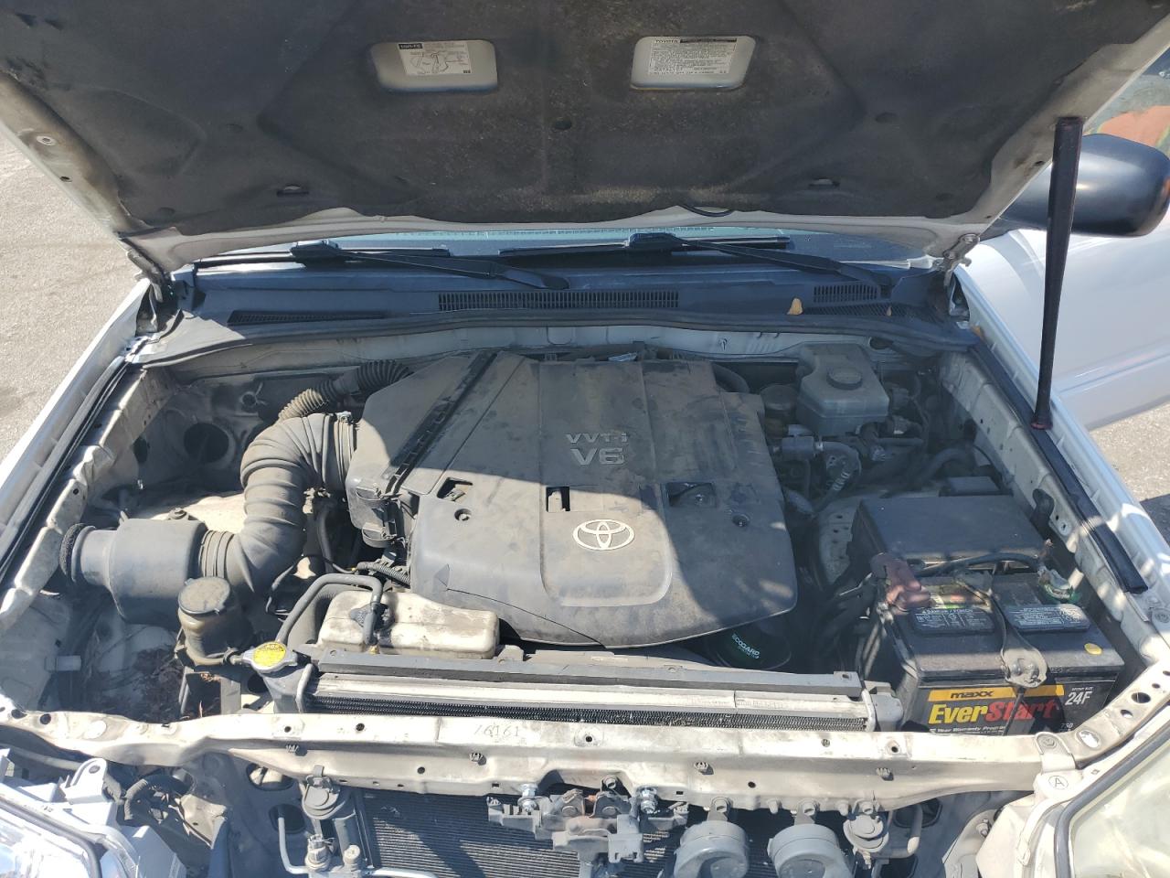 2004 Toyota 4Runner - Image 11