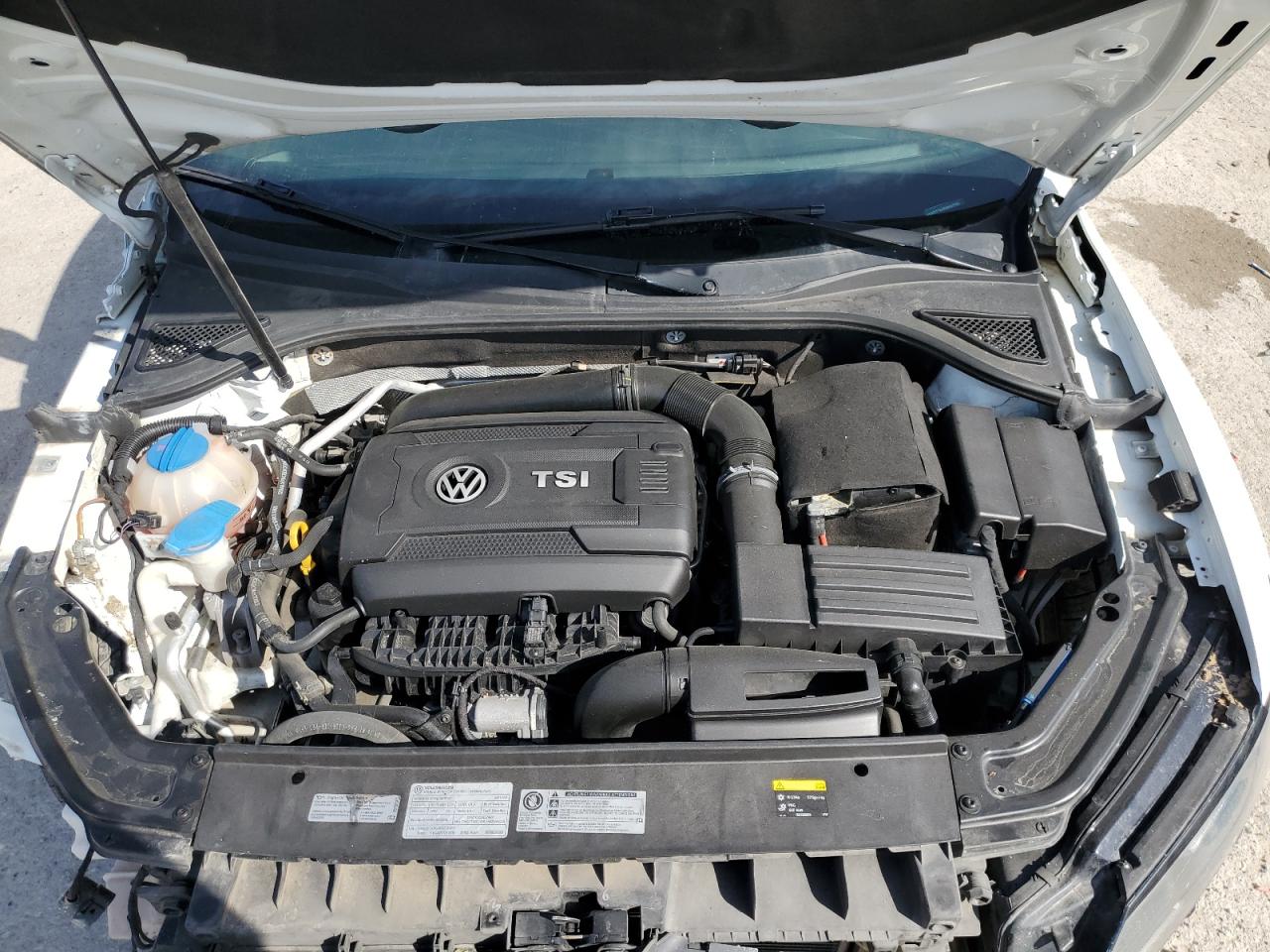 2017 Volkswagen Passat - Image 11