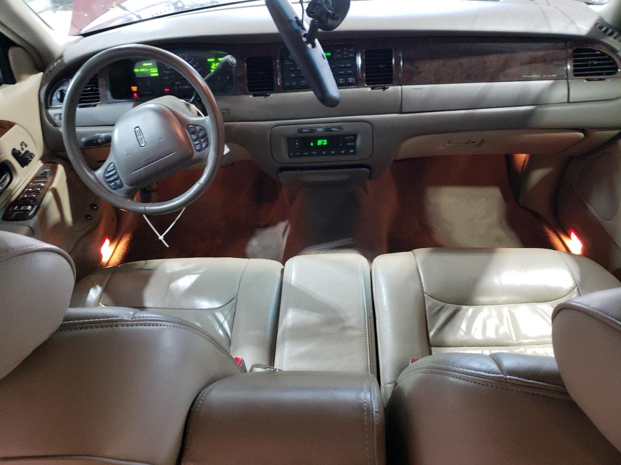 1999 Lincoln Town Car - Image 8