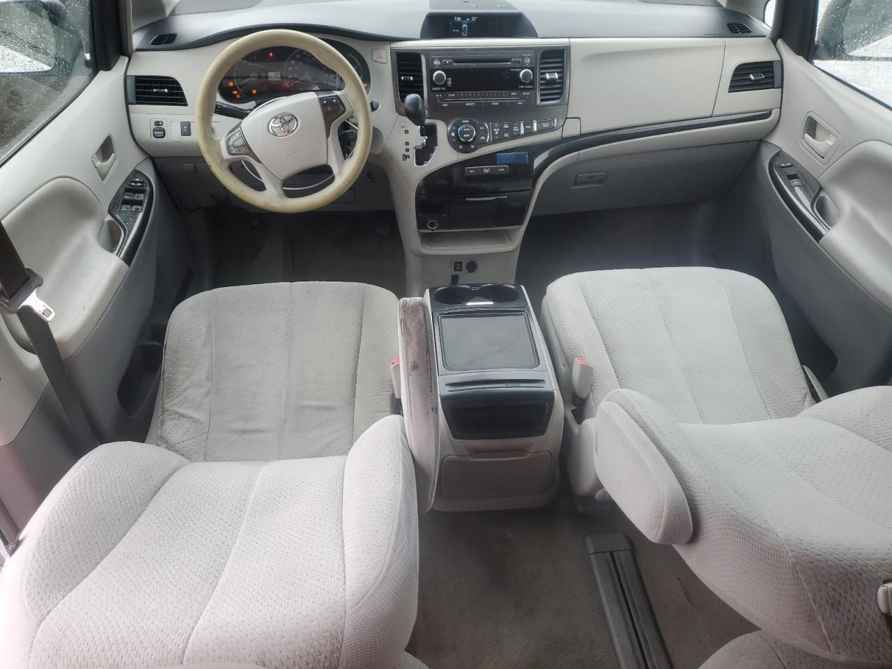 2014 Toyota Sienna - Image 8
