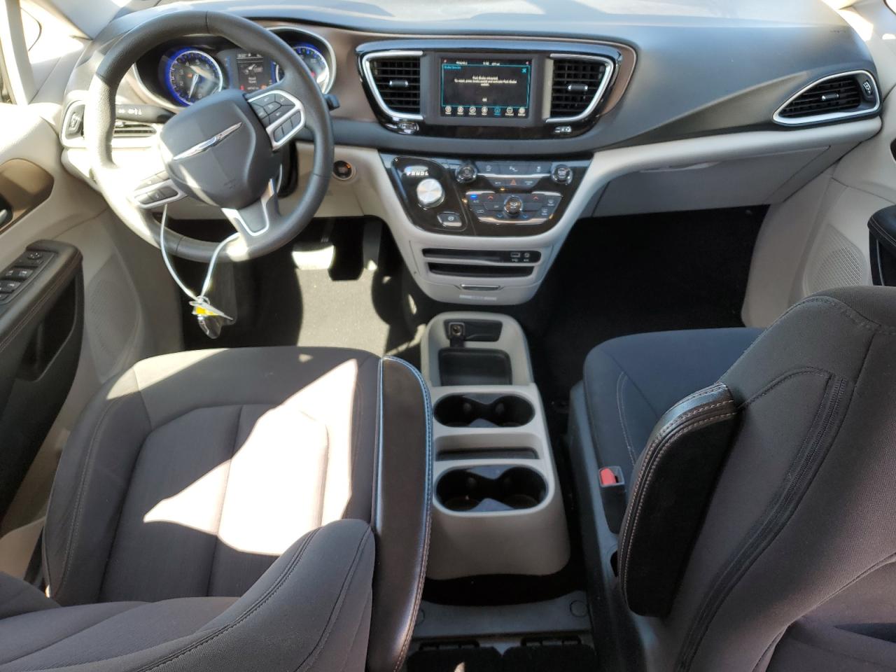 2018 Chrysler Pacifica - Image 8