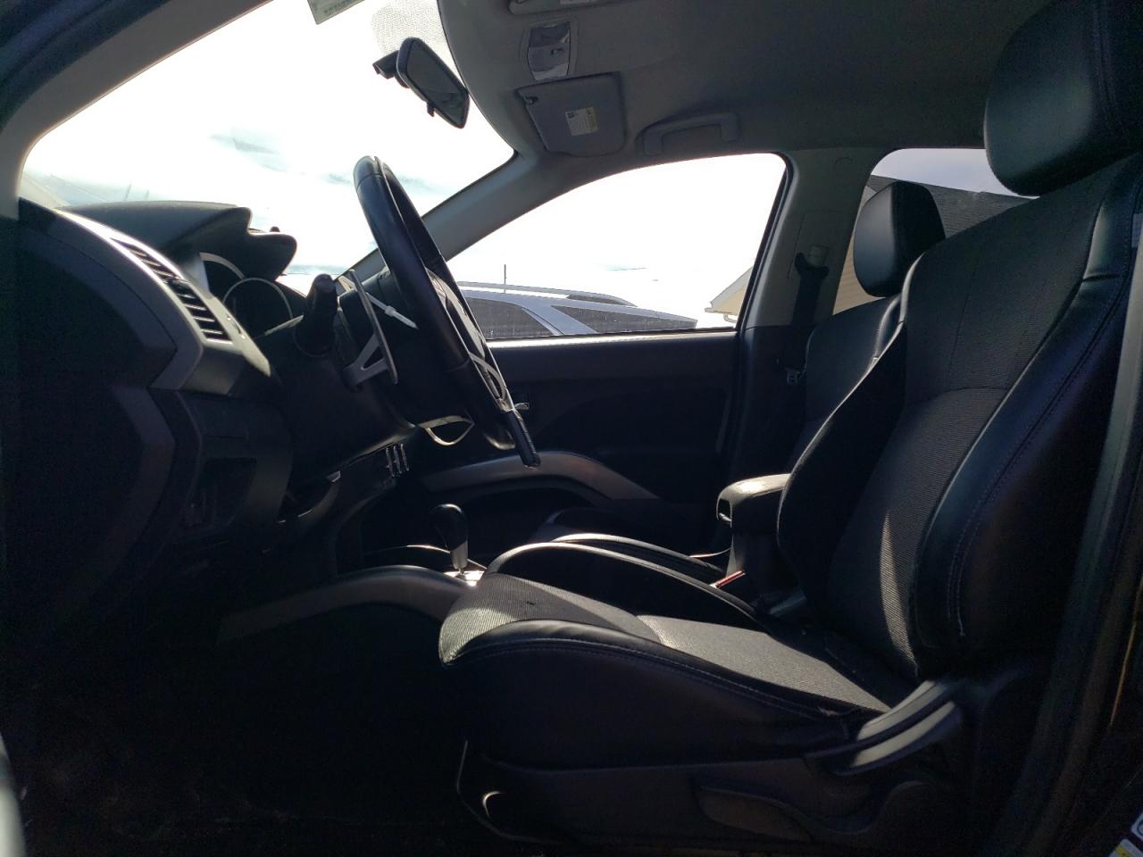2012 Mitsubishi Outlander - Image 7