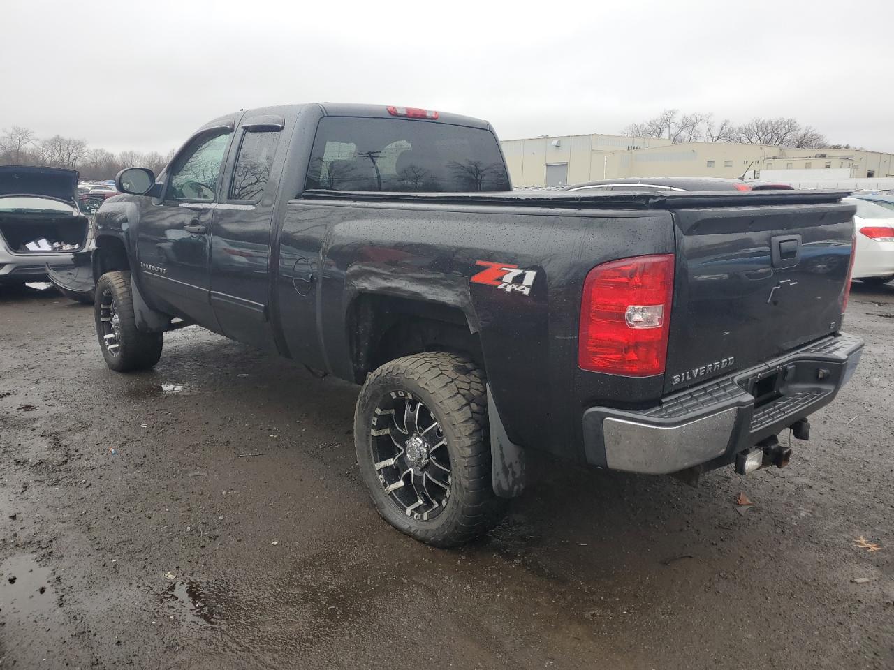 2009 Chevrolet Silverado - Image 2
