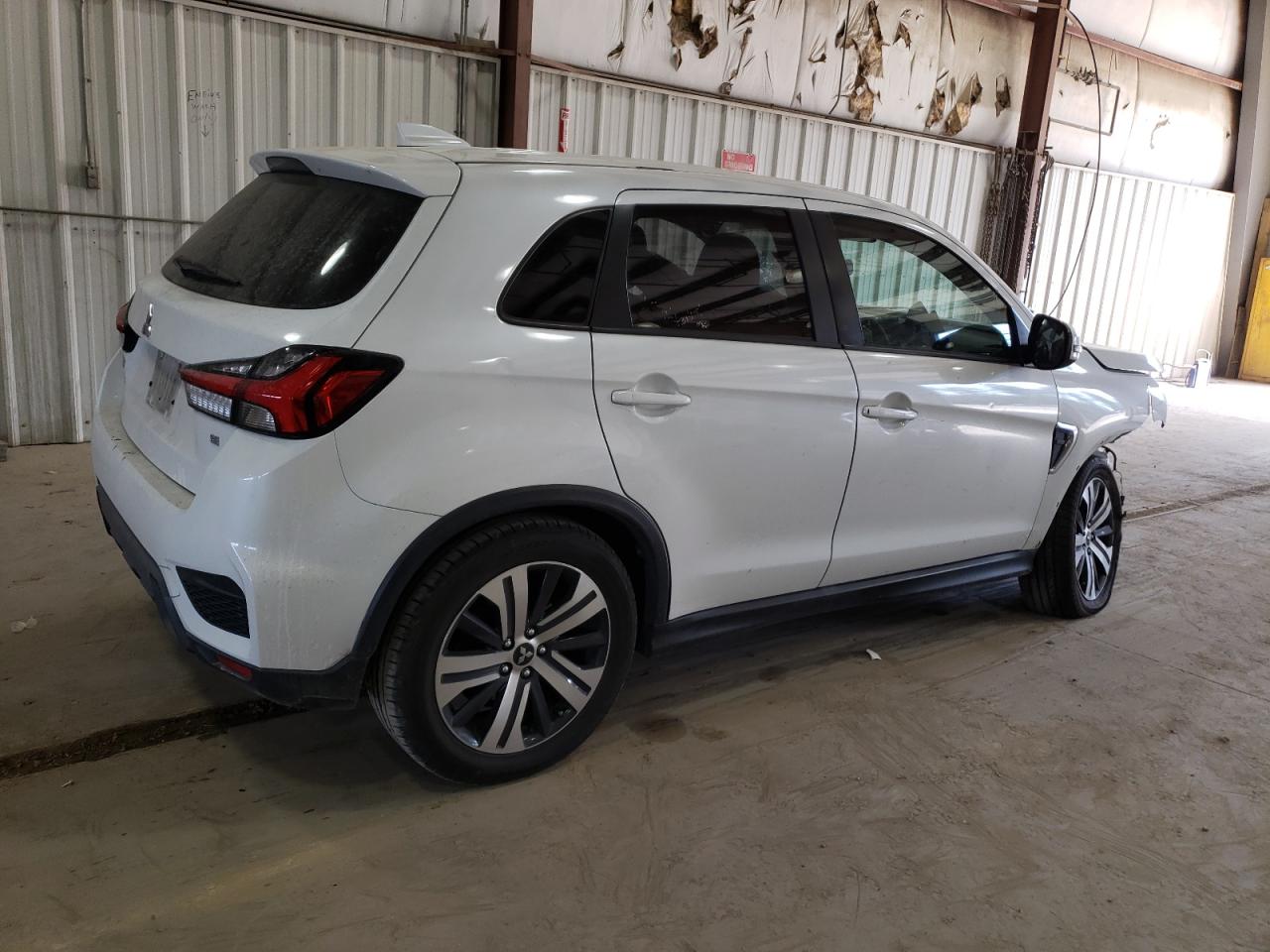 2020 Mitsubishi Outlander - Image 3