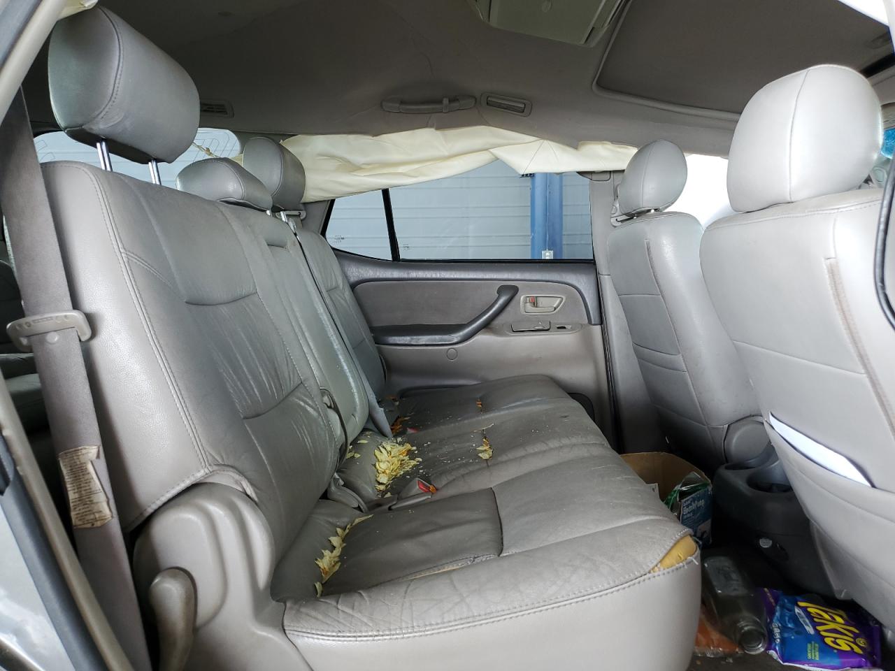 2006 Toyota Sequoia - Image 12