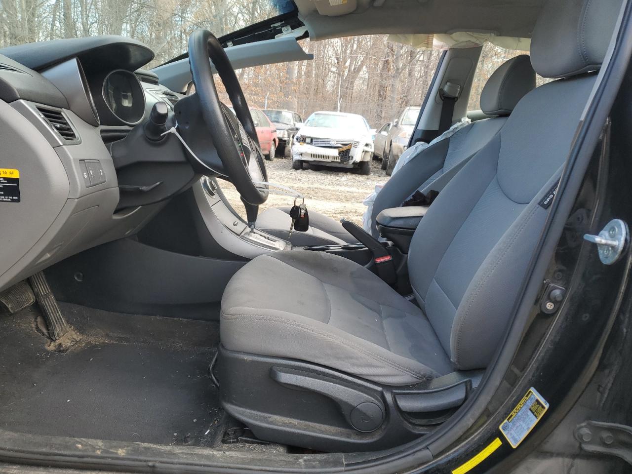 2013 Hyundai Elantra - Image 7