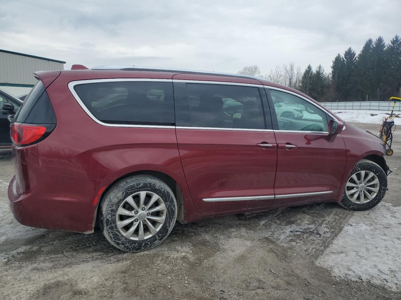 2018 Chrysler Pacifica - Image 3