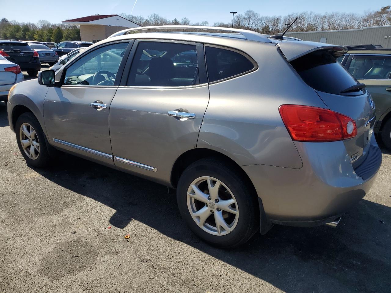 2011 Nissan Rogue - Image 2