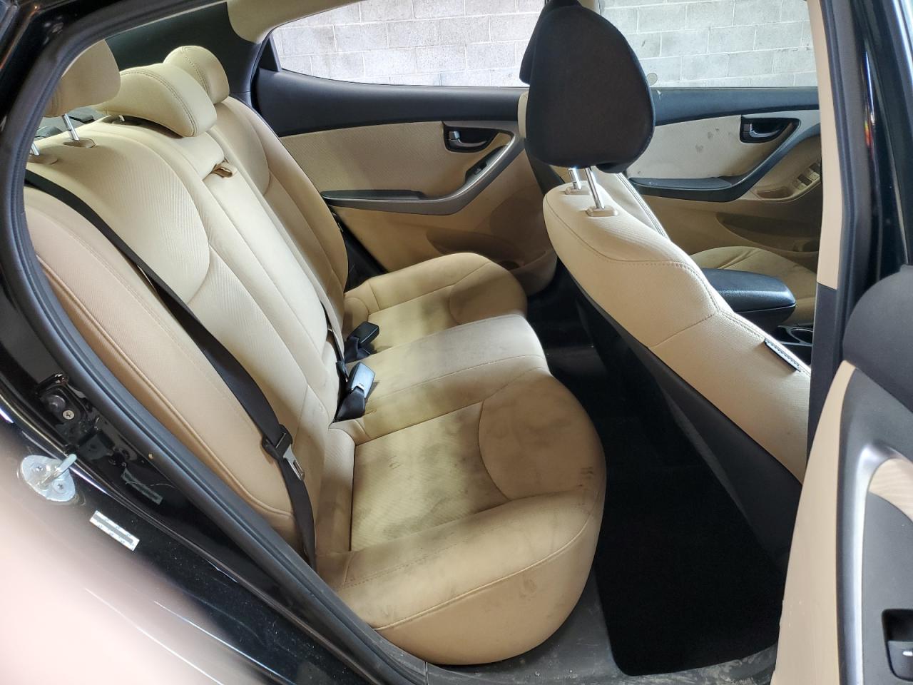 2011 Hyundai Elantra - Image 10